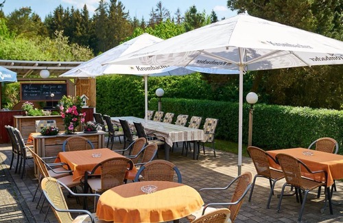 Kirchberg House | Double room shower/WC, TV - Landhotel Karrenberg