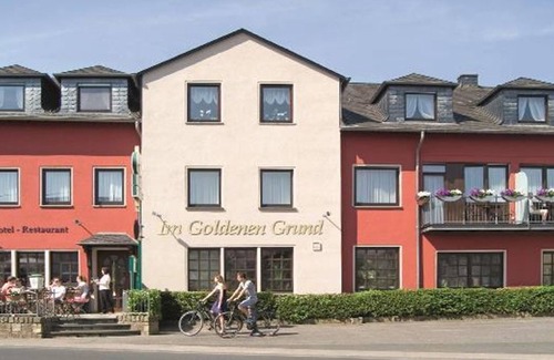 Korperich House | Double room with bathroom & balcony - Hotel-Restaurant Im Goldenen Grund