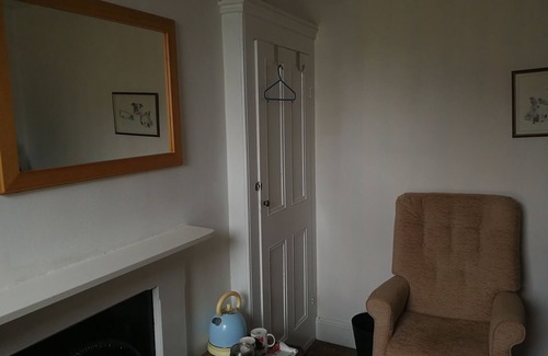 Cambridge House | Double room with private separate shower room