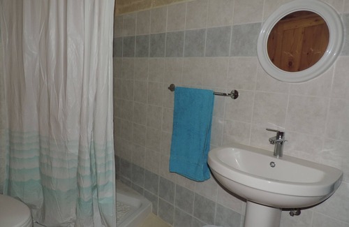 Santu Pietru Bed & Breakfast | Double room with private ensuite bathroom and use of swimming pool