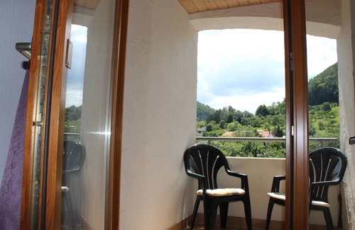 Weissenstein Apartment | Double room with shower and WC