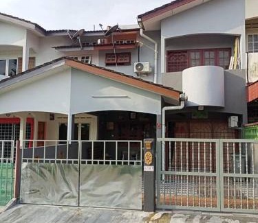 Sungai Baru Tengah House | double storey cosy homestay pengkalan balak fully aircon