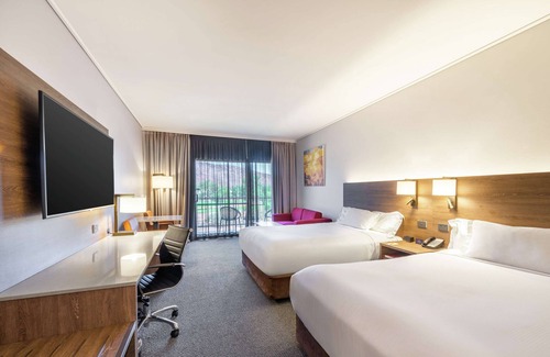 Desert Springs Hotel | DoubleTree by Hilton Alice Springs