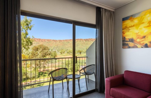 Desert Springs Hotel | DoubleTree by Hilton Alice Springs