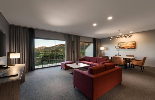 Desert Springs Hotel | DoubleTree by Hilton Alice Springs