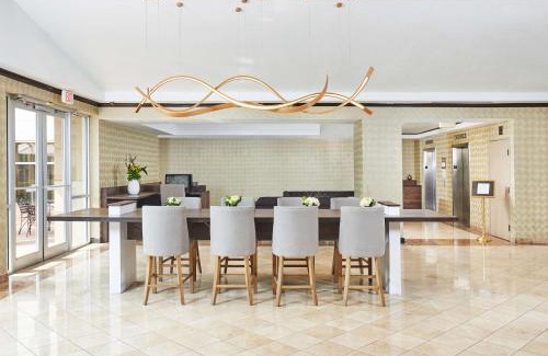 Dallas Design District Hotel | DoubleTree by Hilton Dallas Market Center