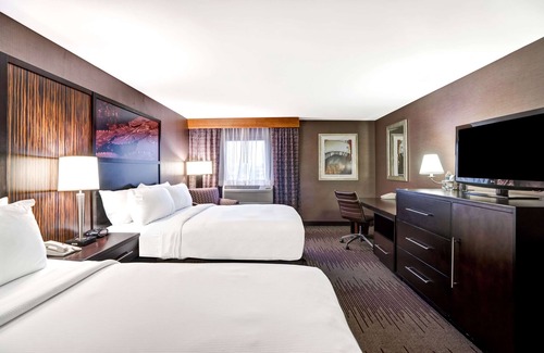 Downtown Wilmington Hotel | DoubleTree by Hilton Downtown Wilmington - Legal District
