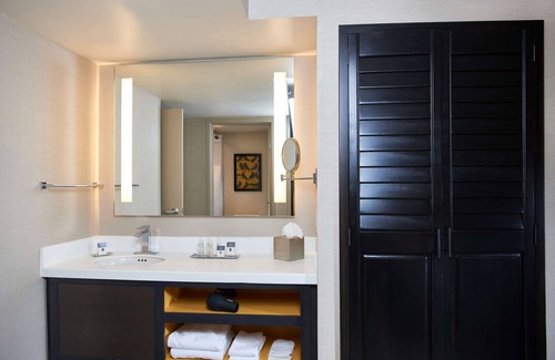 Downtown Hotel | DoubleTree by Hilton Fresno Convention Center