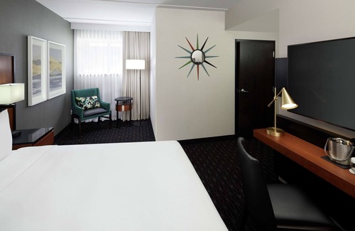 Dorval Hotel | DoubleTree by Hilton Montreal Airport
