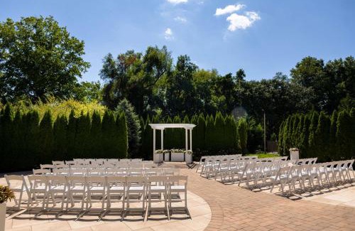Tinton Falls Hotel | DoubleTree by Hilton Tinton Falls-Eatontown