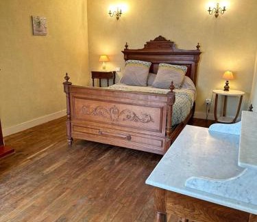 Le Chatenet-en-Dognon House | Doueineix