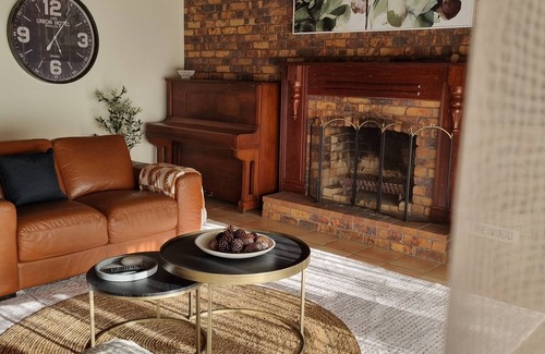 Nindaroo House | Doug's Place - Spectacular Views + Tennis Court