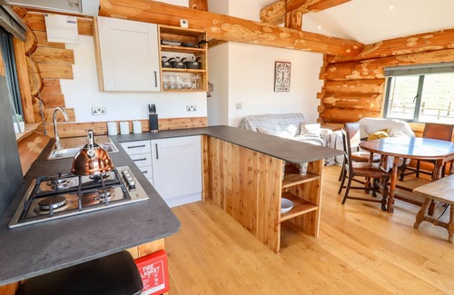 Upper Sapey Cottage | DOUGLAS CABIN, pet friendly, with hot tub in Clifton Upon Teme
