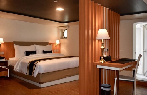 Sebung Hotel | Doulos Phos The Ship Hotel