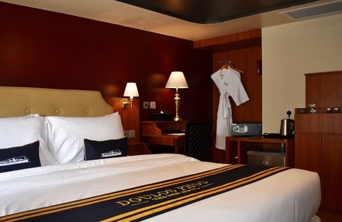 Sebung Hotel | Doulos Phos The Ship Hotel