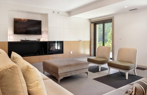 Cinfaes House | Douro Green - Casa de Campo com 5 quartos, sauna, máquinas de ginásio e piscina.
