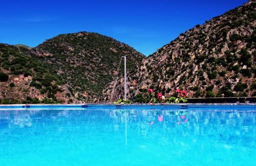 Sao Joao da Pesqueira Boat Rental | Douro Yacht Charter & Bungalows