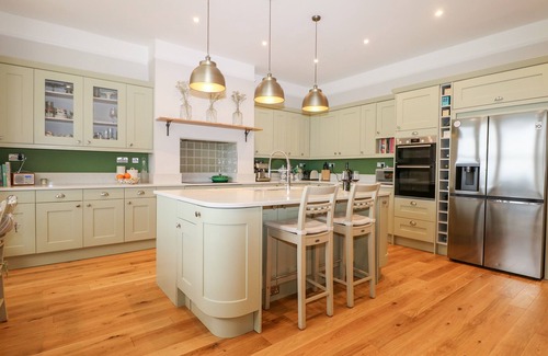 Cuddesdon House | DOVE HOUSE FARM, pet friendly, luxury holiday cottage in Wheatley