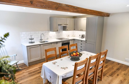 Goole House | DOVECOTE FARM HOUSE, family friendly, with open fire in Snaith