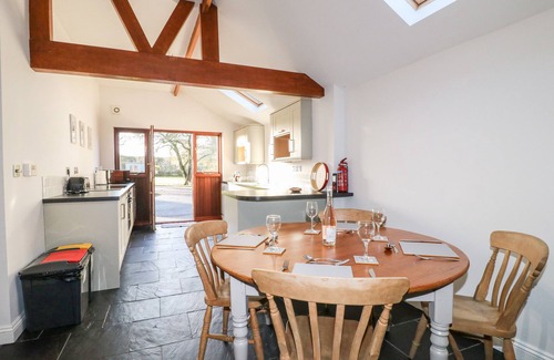 Newark Cottage | DOVECOTE FIELD HOUSE FARM, family friendly in Collingham