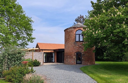 Frampton Cottage | Dovecote - sleeps 2 in 1 bedroom