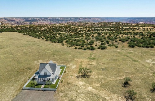 Canyon House | Doves Rest Cabins - Four Gables in the pasture