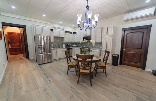 Grove City Apartment | Down Town Fancy Fancy Upscale 2 Bedroom Loft