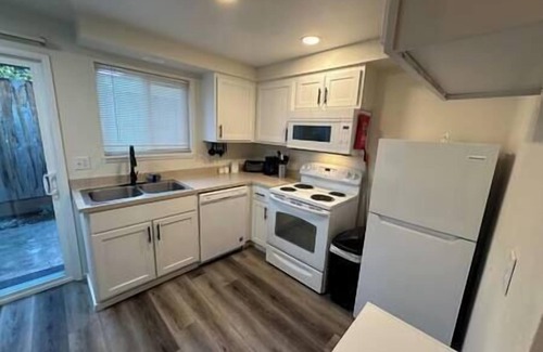 College Hill Apartment | Downstairs UO, Autzen, Amazon Pk