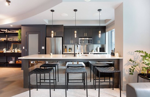 Crescent Heights Apartment | Downtown 1 min to 17th + XL Balcony w/BBQ, Fire Table & King Bed + 3 min Stampd