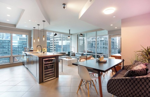 Crescent Heights Apartment | Downtown 1 min to 17th + XL Balcony w/BBQ, Fire Table & King Bed + 3 min Stampd
