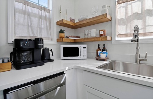 Valparaiso House | Downtown 2 BR Cottage w/King Bed