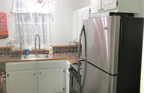Central Business District Apartment | DOWNTOWN ART & ECLECTIC C