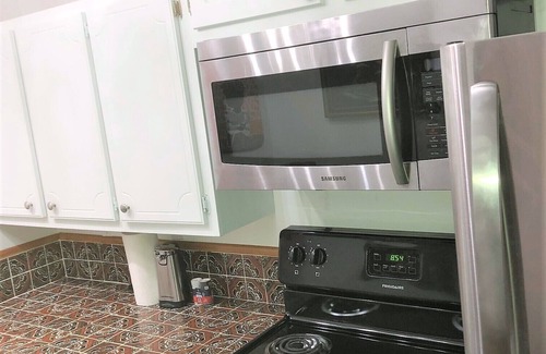 Central Business District Apartment | DOWNTOWN ART & ECLECTIC C