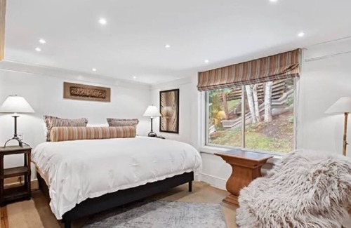 Aspen Condo | Downtown Aspen | 4 Bedroom | Walk to Lift