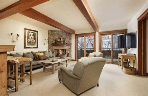 Aspen Condo | Downtown Aspen | 4 Bedroom | Walk to Lift