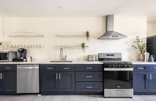 Edgewood Cottage | Downtown Atlanta - 4 Bedroom - Pets - Parking - 9 Guests