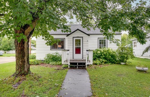 Baudette House | Downtown Baudette Vacation Rental Walk to Dining!