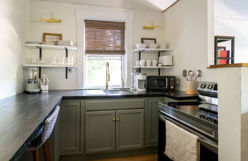 Bellefonte House | Downtown Bellefonte Modern Loft- 9 miles to PSU