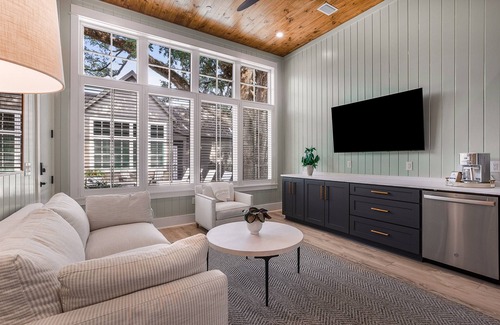 Fairhope Cottage | Downtown Cottage Hideaway Suite B