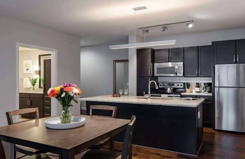 Downtown Dallas Apartment | Downtown Dallas CozySuites with gym #2