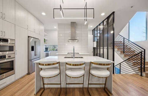 Old East Dallas House | Downtown Dallas | Rooftop Deck | Stunning Design