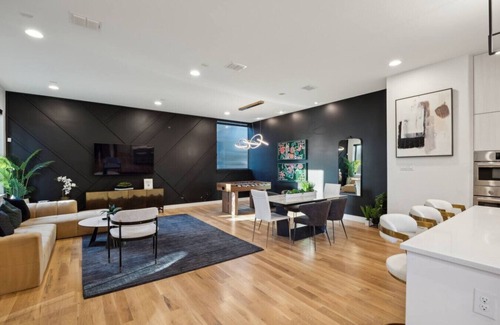 Old East Dallas House | Downtown Dallas | Rooftop Deck | Stunning Design