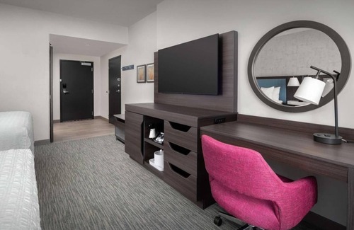 Pineapple Grove Arts District Hotel | Downtown Delray Beach Room – Walk to Beach, Dining, Bars, and Boutique Shopping