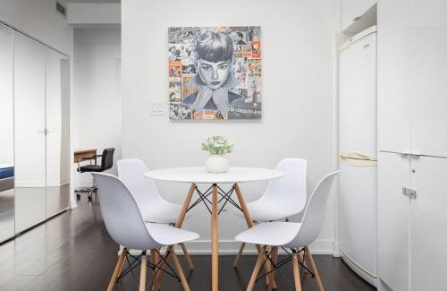Bathurst Quay Apartment | Downtown Escape Stylish Condo with City Views