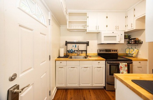 Durham House | DownTown-Fenced-Medical-Work Stay Perfect-BlazingWifi-