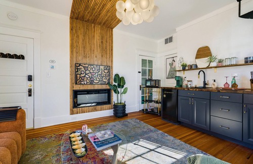 Staunton Apartment | Downtown Funk: NEW Luxury Unit + Walk Downtown
