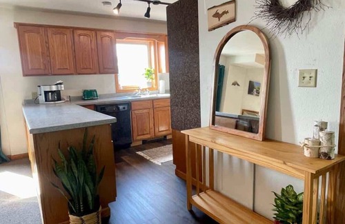 Ironwood Condo | Downtown "Green Room" at Villages on Aurora