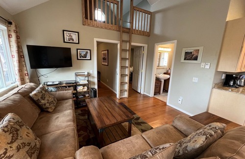 Hailey Apartment | Downtown Hailey - Cozy, quiet, close to everything, comfy deck, gas grill