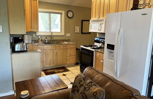 Hailey Apartment | Downtown Hailey - Cozy, quiet, close to everything, comfy deck, gas grill