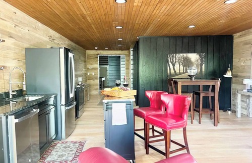 Canaan Valley Apartment | Downtown - Heart of Davis
